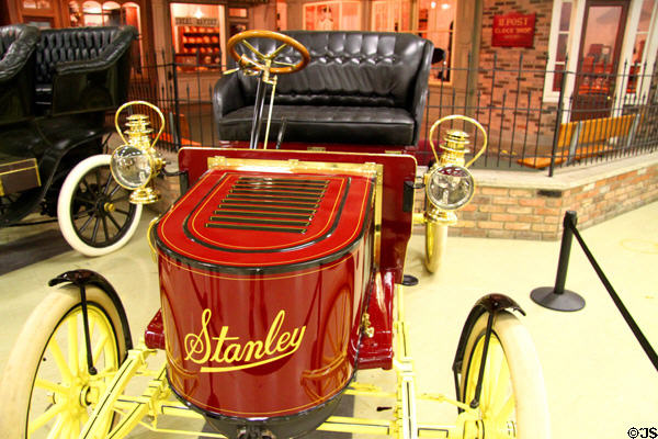 Front end view of Stanley Steamer Model E Gentlemen's Speedy Roadster (1905) from Newton, MA at Crawford Auto Aviation Museum of Cleveland History Center. Cleveland, OH.