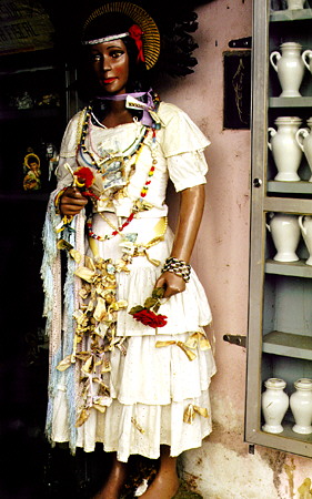 Mannequin showing pin money for brides in Belém. Brazil.