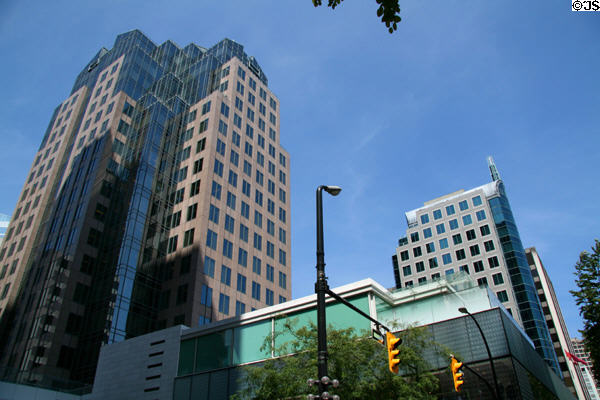 777 Dunsmuir (1990) (19 floors). Vancouver, BC. Architect: Zeidler Partnership Architects.