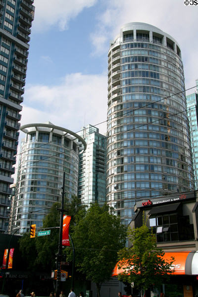 Palisades complex (1996) (24 & 32 floors) (1288 & 1200 Alberni St.). Vancouver, BC. Architect: James KM Cheng Architects.