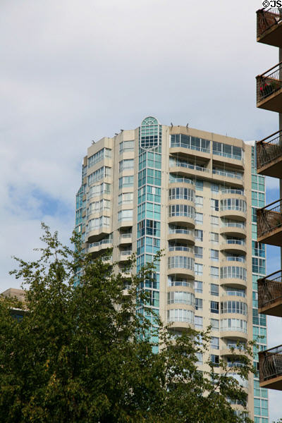 Emerald West (1995) (33 floors) (717 Jervis St.). Vancouver, BC. Architect: Hancock Brückner Eng & Wright.