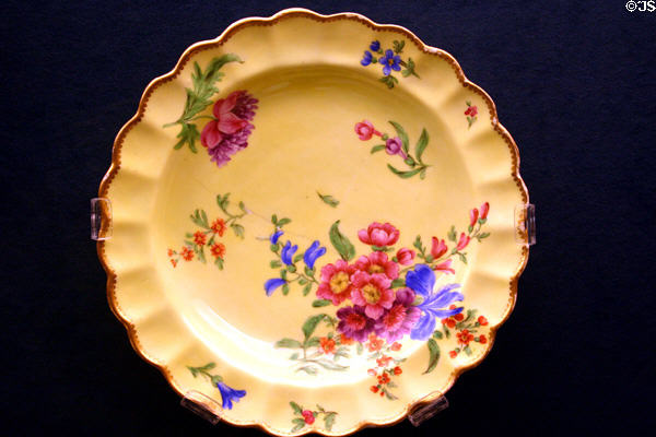 Dr. Wall Worcester scalloped plate (c1760) at Beaverbrook Art Gallery. Fredericton, NB.