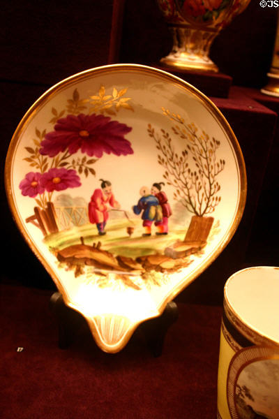 Minton shell-shaped fruit dish (c1800) at Beaverbrook Art Gallery. Fredericton, NB.