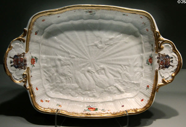 Meissen porcelain swan confectionary dish (1737-41) by Johann Joachim Kändler at Gardiner Museum. Toronto, ON.