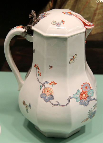 Porcelain ewer in Japanese Kakiemon style (c1735-40) from Chantilly, France at Gardiner Museum. Toronto, ON.