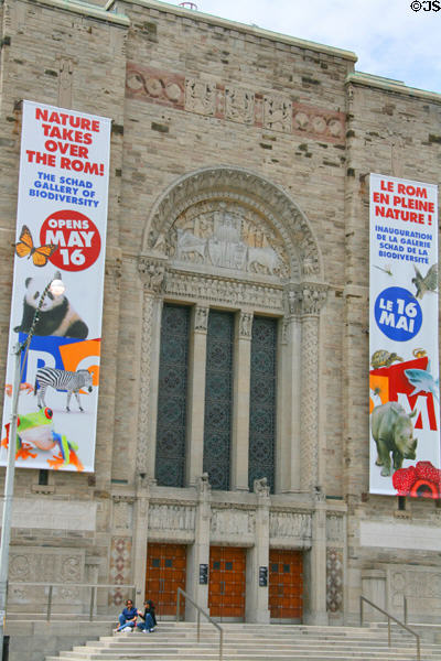 Avenue Road entrance (1933) to Royal Ontario Museum. Toronto, ON. Architect: Alfred Hirschfelder Chapman & James Morrow Oxley.