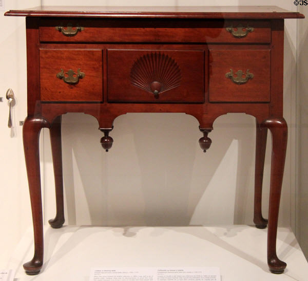 Dressing table (c1750-75) probably from Massachusetts, USA at Royal Ontario Museum. Toronto, ON.