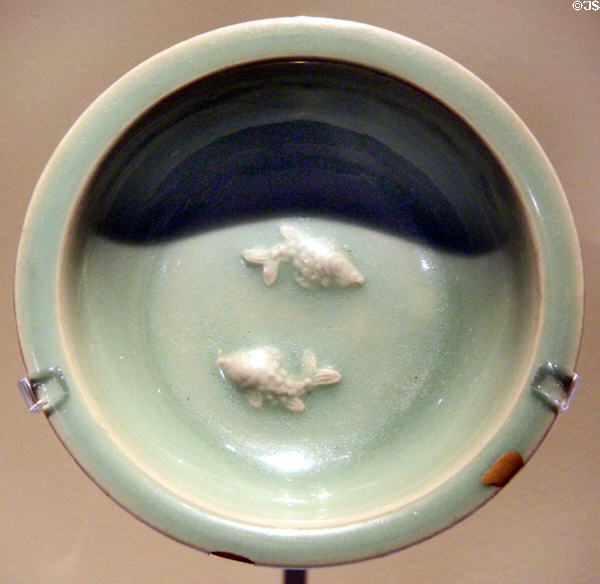 Southern Song dynasty porcellaneous stoneware Longquan brush washer with pair of fish under celadon glaze (1127-1279) from China at Montreal Museum of Fine Arts. Montreal, QC.