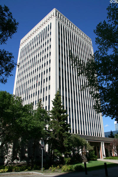 Regina City Hall [aka Queen Elizabeth II Court] (1976) (16 floors) (2476 Victoria Ave.). Regina, SK.