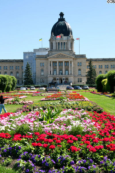 Wascana Gardens & Saskatchewan Legislature. Regina, SK.