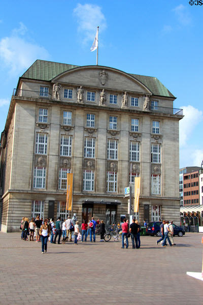 Bucerius Kunst Forum (Art Forum) (1919) international exhibit center on City Hall market. Hamburg, Germany.