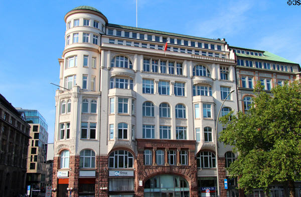 Scholvien-Haus (1905) at Glockengießerwall & Ferdinandstraße in Altstadt. Hamburg, Germany.