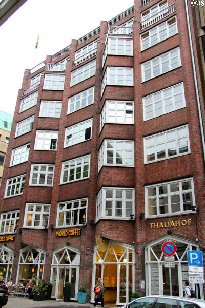 Thaliahof (1921-22) office building now apartments on Alstertor. Hamburg, Germany. Architect: Hans Gerson & Oskar Gerson.