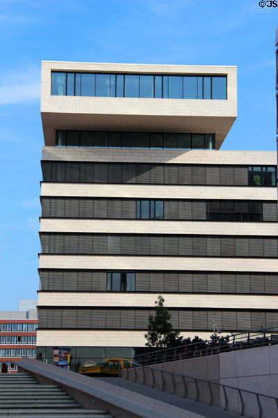 Modern building at Kaiserkai 60-62 in HafenCity. Hamburg, Germany. Architect: Meurer Architekten.