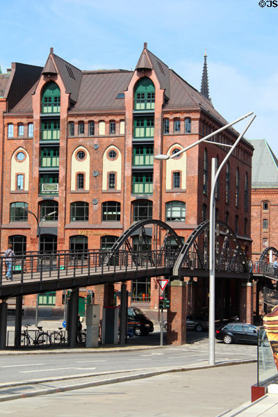 Kibbelsteg elevated pedestrian walkway with heritage warehouses on Am Sandtorkai. Hamburg, Germany.