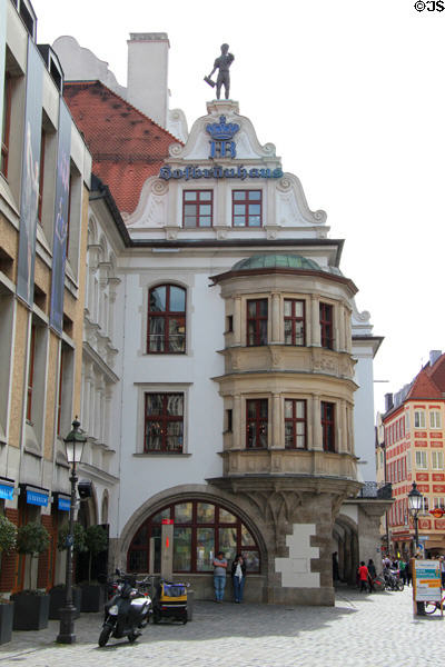 Hofbrauhaus am Platzl beer hall (1589) was originally built by Bavarian Duke Maximilian I. Munich, Germany.