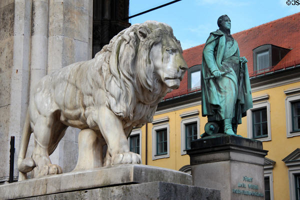 Lion & Carl Philipp von Wrede sculptures (1844) at Feldherrnhalle. Munich, Germany.