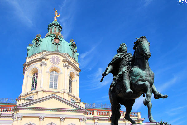 Equestrian statue (1708) of Friedrich Wilhelm I, Elector of Brandenburg by Andreas Schlüter at Charlottenberg Palace. Berlin, Germany.