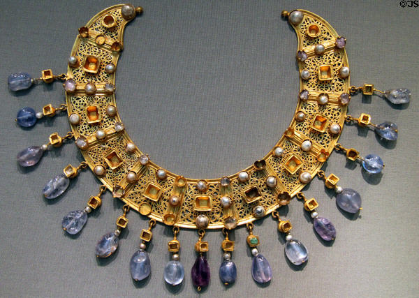 Gold necklace with gems (6thC CE) from Asyut, Egypt at Altes Museum. Berlin, Germany.