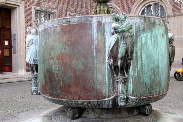 Bronze cauldron with figures of courting couples in courtyard of Haus Neuerburg, opposite Wallraf-Richartz Museum. Köln, Germany.