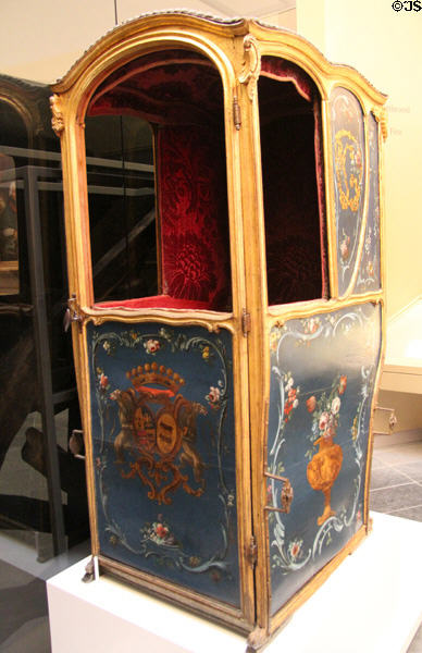 Gala Sedan chair (2nd half 18thC) of painted wood, textile & leather at New Aachen City Museum. Aachen, Germany.