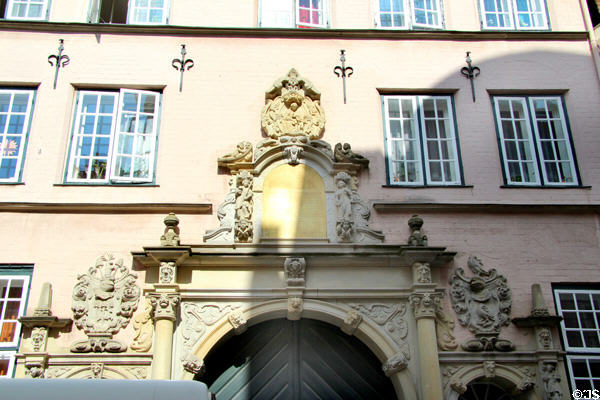 Detail of sandstone Baroque entrance arch for Füchtings Courtyard (Glockengiesserstraße 23-27). Lübeck, Germany.