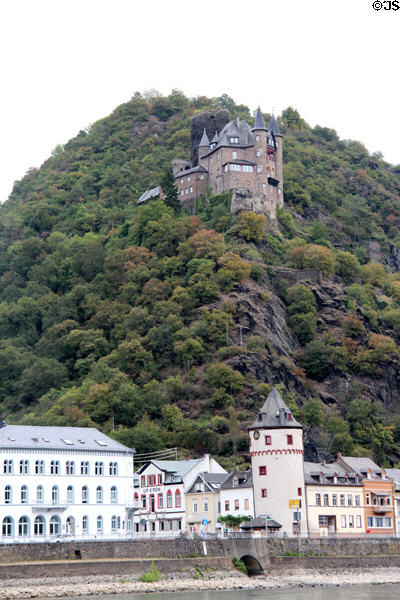 Katz Castle (1371) overlooking town. St. Goarshausen, Germany.