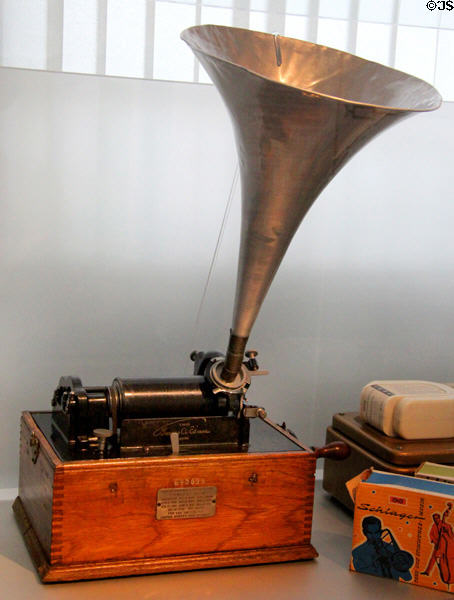 Phonograph Standard Model A1 (c1899) by T.A. Edison & National Phonograph Co. of Orange, NJ at Deutsches Museum. Munich, Germany.