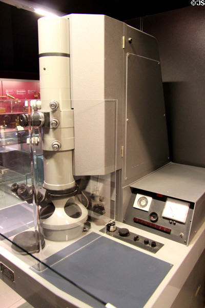 Transmission electron microscope EM9 (1964) by Carl Zeiss at Deutsches Museum. Munich, Germany.