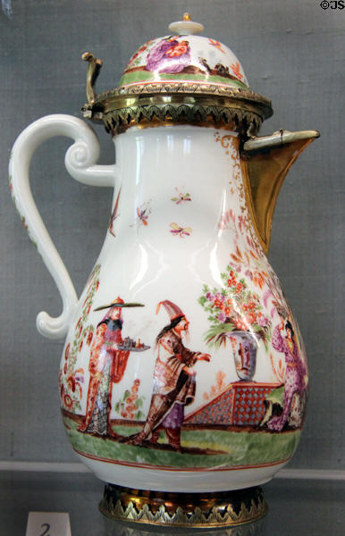 Meissen porcelain chinoiserie coffee pot with gilded parts (c1723-4) by Johann Gregorius Höroldt at Meissen porcelain museum at Lustheim Palace. Munich, Germany.