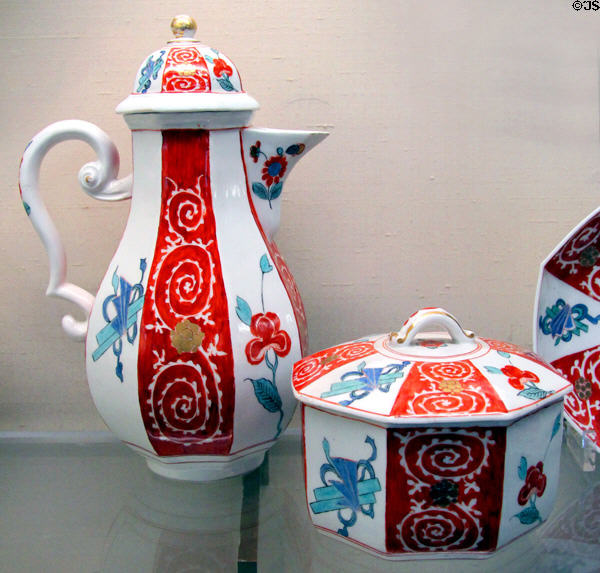 Meissen porcelain coffee pot & covered box (c1730) in red & blue at Meissen porcelain museum at Lustheim Palace. Munich, Germany.