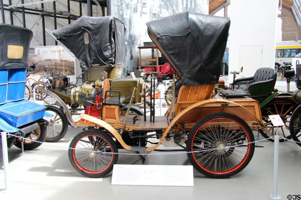 Benz Ideal (1901) by Benz & Co Rheinische Gasmotoren-Fabrik AG of Mannheim at Deutsches Museum Transport Museum. Munich, Germany.