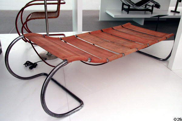 Steel & leather chaise lounge (1931) by Hans Luckhardt; Wassili Luckhardt & Anton Lorenz for Desta Stahlmöbel of Berlin at Pinakothek der Moderne. Munich, Germany.