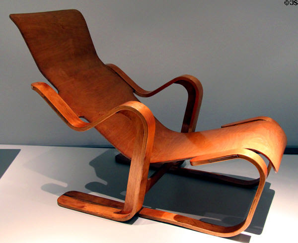 Wooden chaise lounge (1936) by Marcel Breuer for Isokon Furniture Co. of London at Pinakothek der Moderne. Munich, Germany.