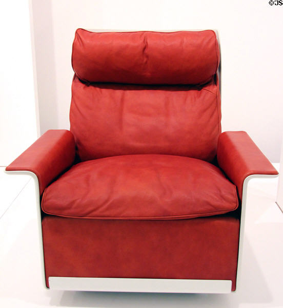 Leather easy chair model RZ62 (1962) by Dieter Rams for Vitsoe & Zapf of Eschborn at Pinakothek der Moderne. Munich, Germany.