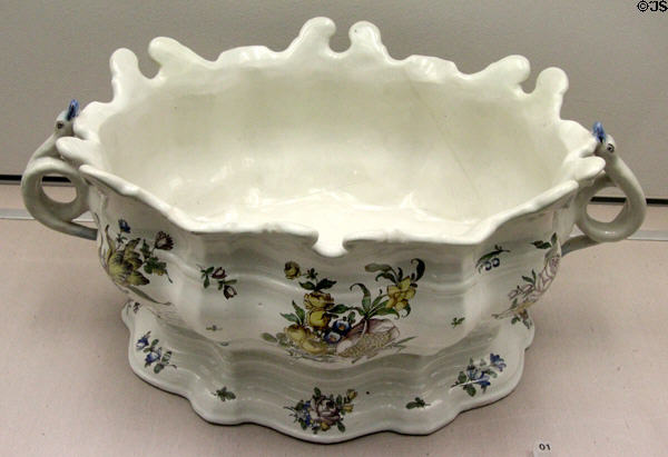 Faience cooling basin (c1760) from Hannoversch Münden, Lower Saxony at Germanisches Nationalmuseum. Nuremberg, Germany.