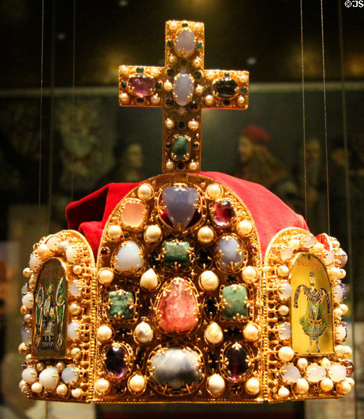 Reproduction of imperial crown with semi-precious stones (1990 after original c1424) at Imperial Castle. Nuremberg, Germany.