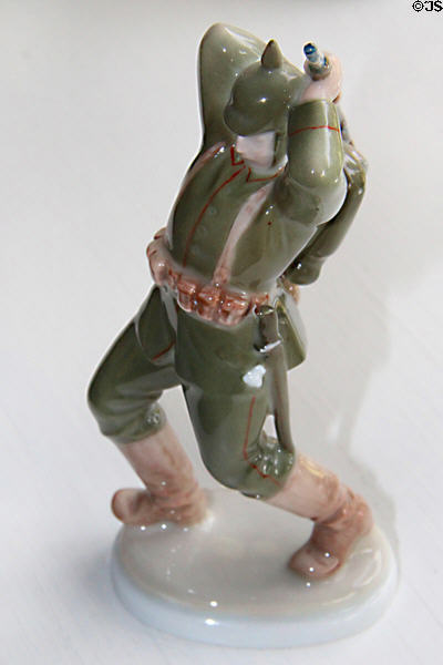 Porcelain figure of WWI German infantry soldier using rifle as club (front view) (1914) sculpted by Karl Himmelstoss for Rosenthal in private collection. Germany.