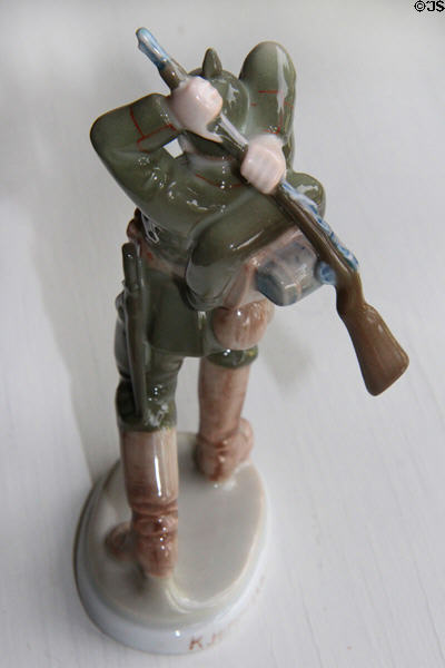 Porcelain figure of WWI German infantry soldier using rifle as club (rear view) (1914) sculpted by Karl Himmelstoss for Rosenthal in private collection. Germany.