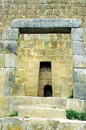 Stone arch leads into the Incan ruins of Ingapirca. Ecuador.
