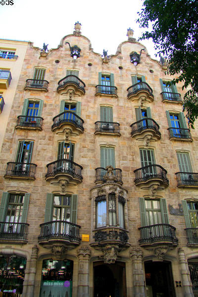 Casa Calvet (1898-1900) (Carrer de Casp 48). Barcelona, Spain. Architect: Antoni Gaudí.