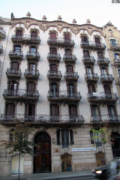 Casa Joan Baptista Pons (1909) (Carrer de Balmes 81). Barcelona, Spain. Architect: Joan Baptista Pons Trabal.