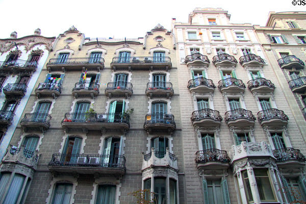 Casa Jaume Larceguí (1907) (Balmes 83) & Casa Frederic Vallet Xiró (1900) (Balmes 85). Barcelona, Spain.