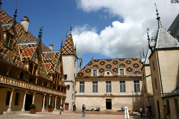 St Louis wing (1661) in courtyard of Hotel Dieu. Beaune, France.