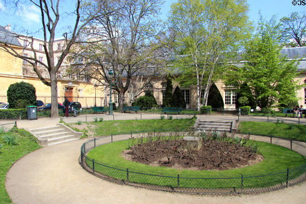 Square George Cain (8 Rue Payenne). Paris, France.