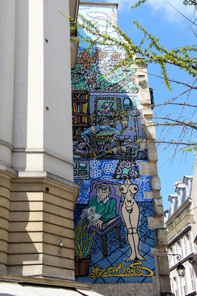 Modern mural in le Marais neighborhood. Paris, France.
