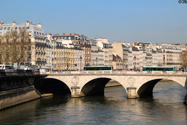 Pont Saint-Michel (1857) with left banks buildings along Quai des Grands Augustins. Paris, France.