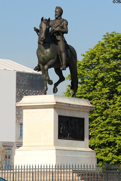 Equestrian Statue of King Henri IV (1618) by Pietro Tacca on Pont Neuf Bridge. Paris, France.
