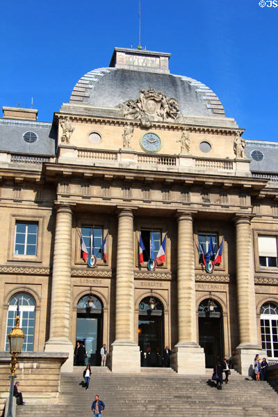 Entrance facade of Palais de Justice (1781-7). Paris, France.