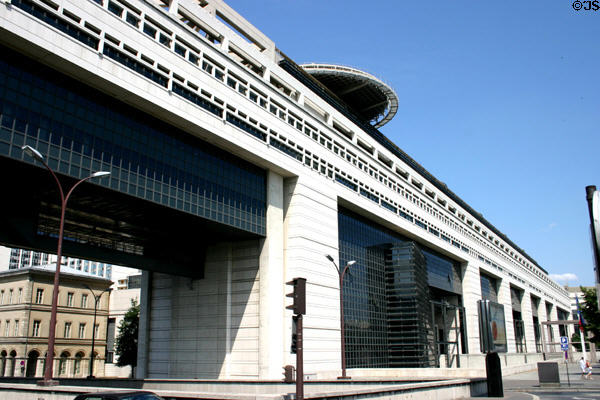 Embarcadère du Ministère des Finances (1989) at Quai de Rapée. Paris, France.